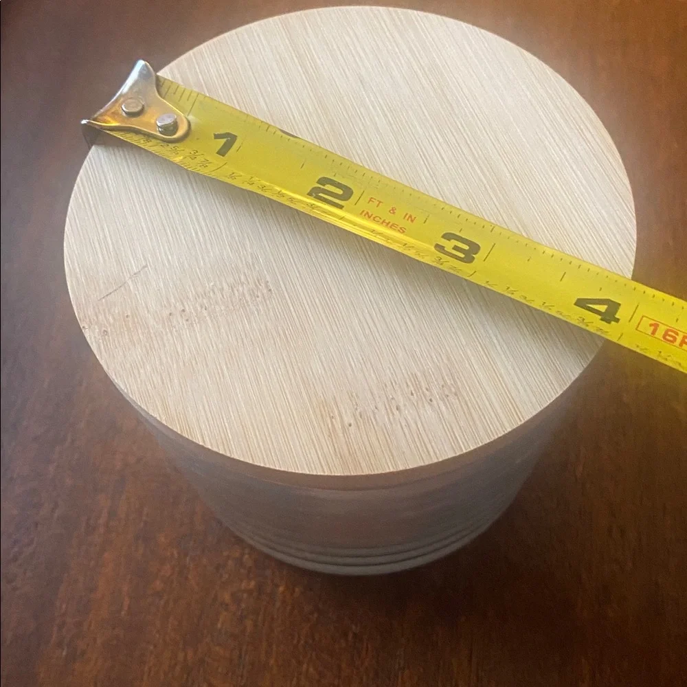 New 10oz Soy Candle, Clean burning, bamboo wick, Cherry scent. Price is Firm